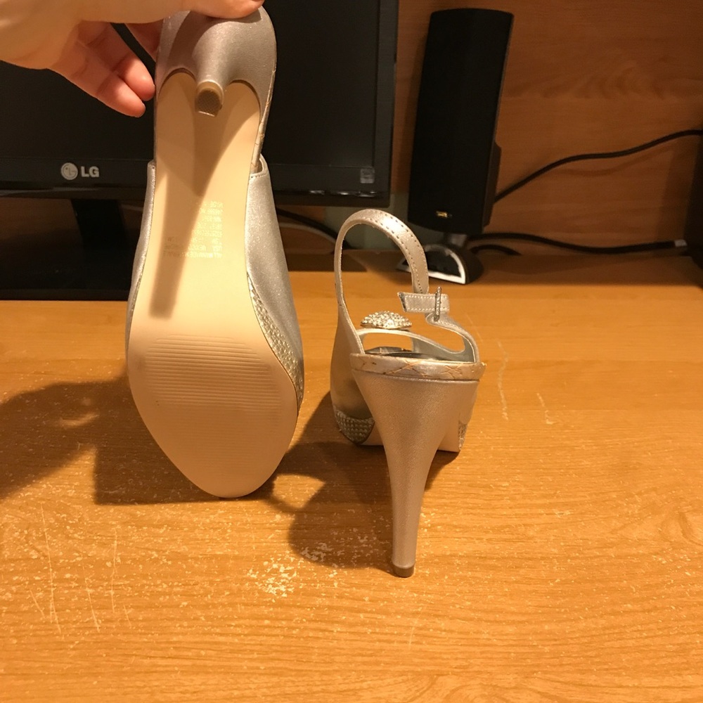Shoes - Picture 5 of 6